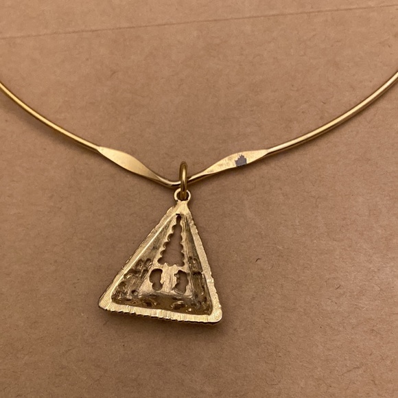 Triangular, Goldtone PENDANT with FLORAL motif + Goldtone COLLAR NECKLACE - Picture 5 of 5